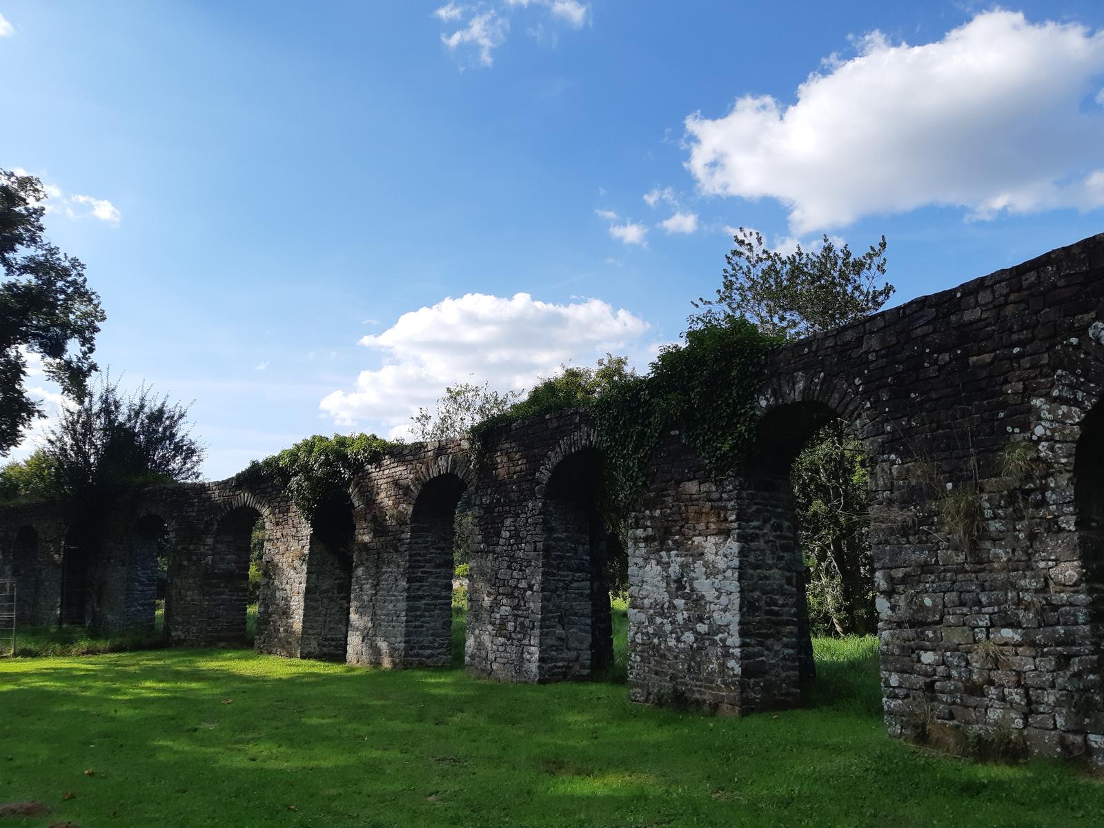 Aqueduc Abbaye de la Lucerne